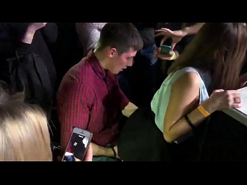 ❤️ Seks nyata di klub malam Rusia. Gadis Rusia berusia 18 tahun di anus dan vagina bercinta di klub malam ❤️❌ Video anal di id.shadbase-xxx.ru